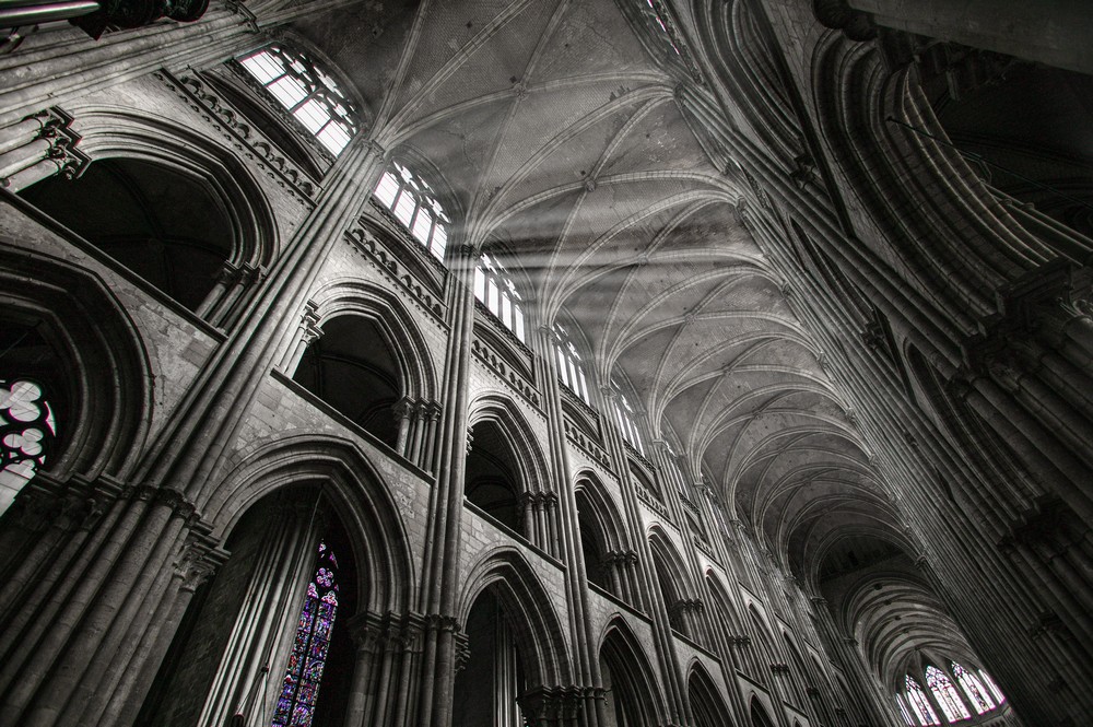 Photo des voûtes de la Cathédrale et jeux d'ombre et de lumière